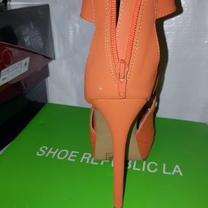 16 pairs that cost more then $1040 for $450